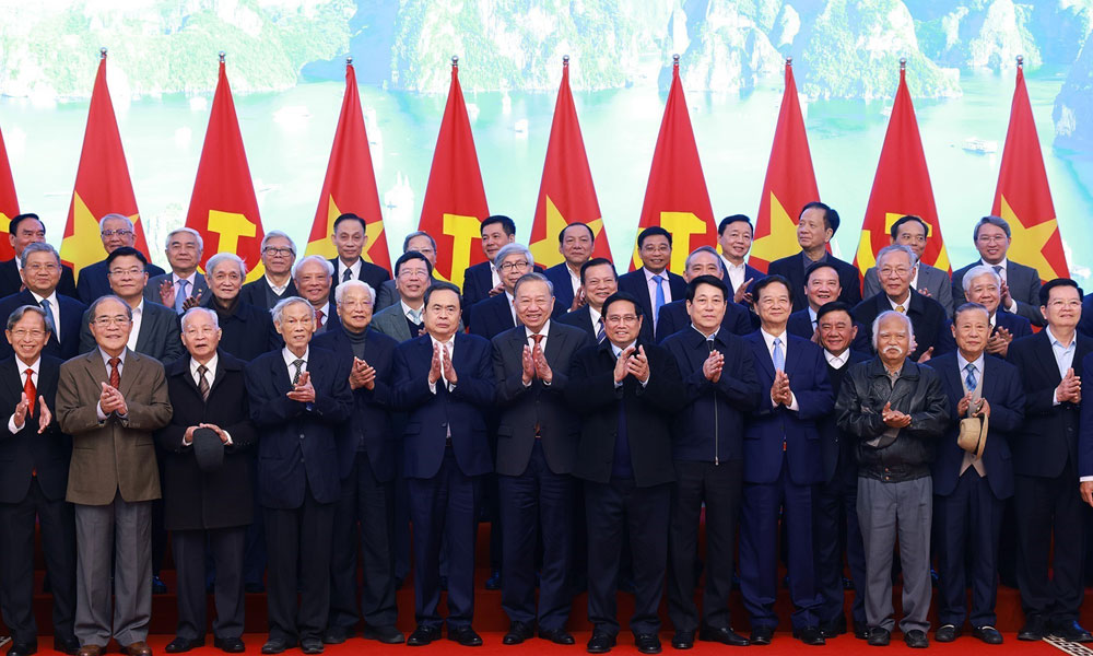 Government holds gathering to celebrate Party's 95th anniversary, Lunar New Year